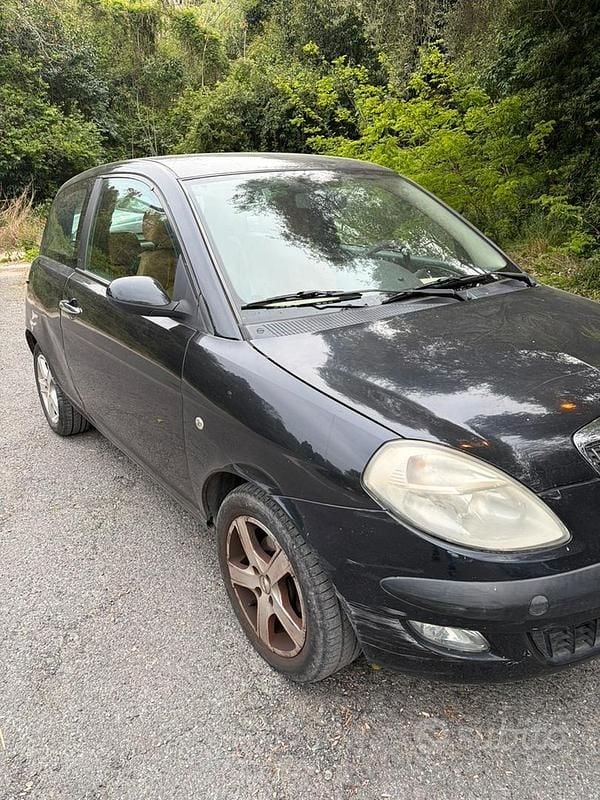 Usata Lancia Ypsilon 70 CV (51 kW) 2005 Nero Utilitaria