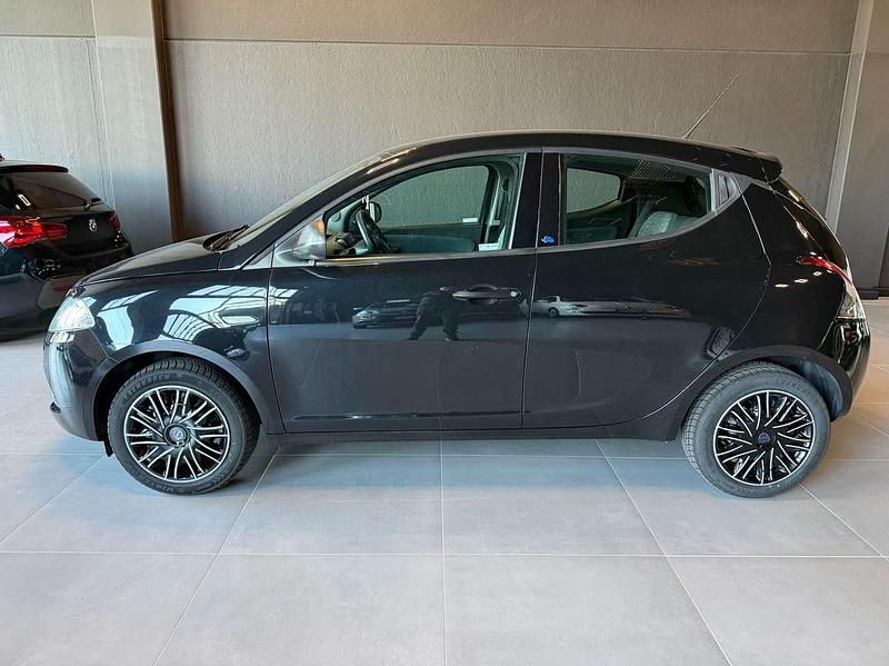 Usata Lancia Ypsilon 69 CV (50 kW) 2018 Nero Utilitaria