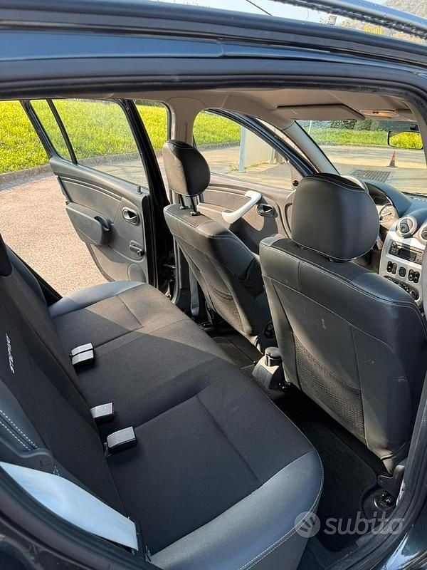 Usata Dacia Sandero 90 CV (66 kW) 2012 Grigio Berlina