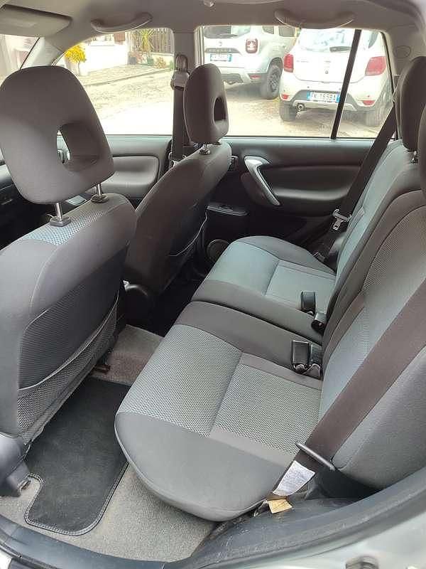 Usata Toyota RAV4 116 CV (85 kW) 2004 Grigio SUV