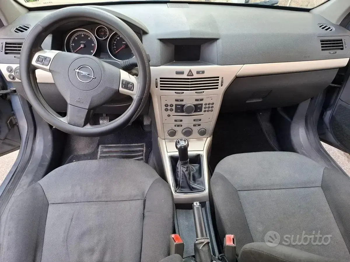 Usata Opel Astra 90 CV (66 kW) 2008 Grigio Berlina