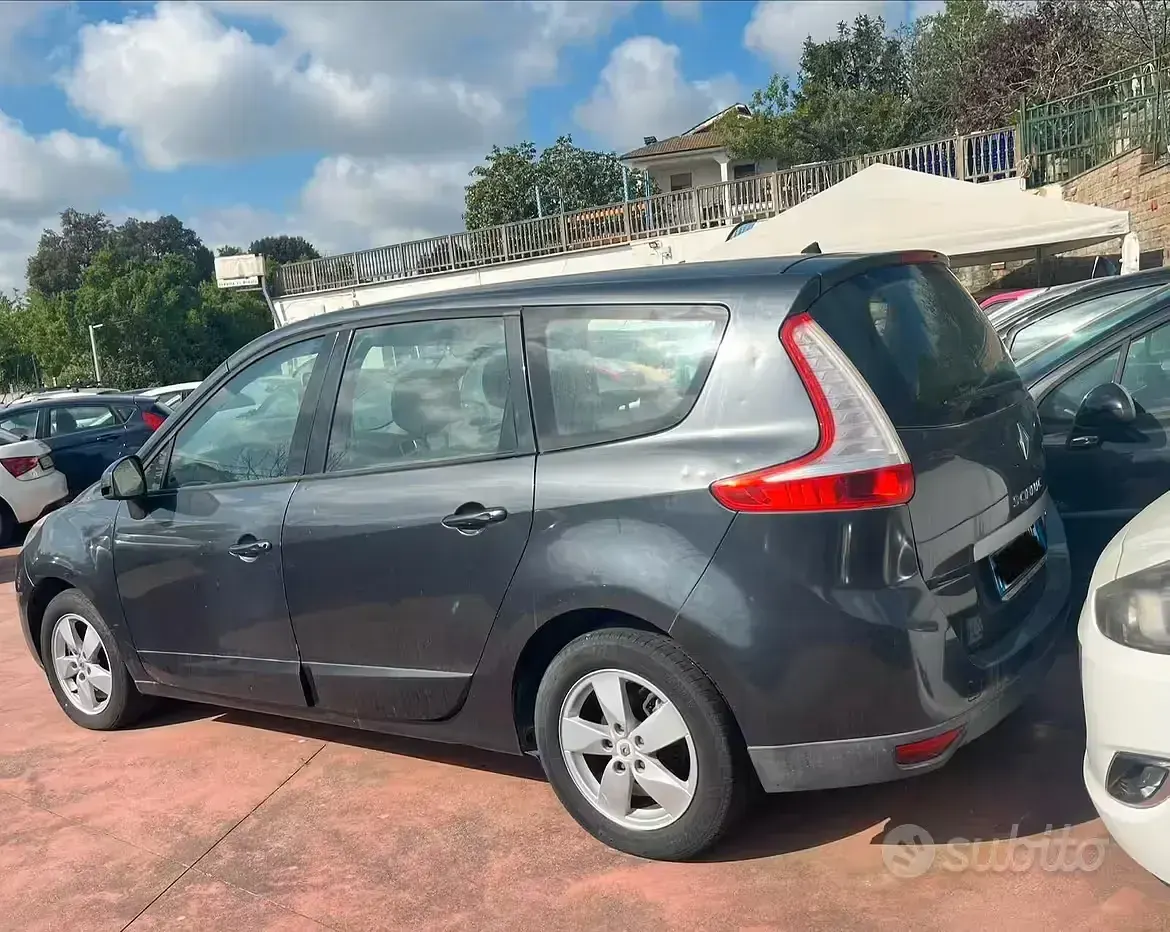Usata Renault Scénic Dynamique 110 CV (80 kW) 2010 Grigio Monovolume
