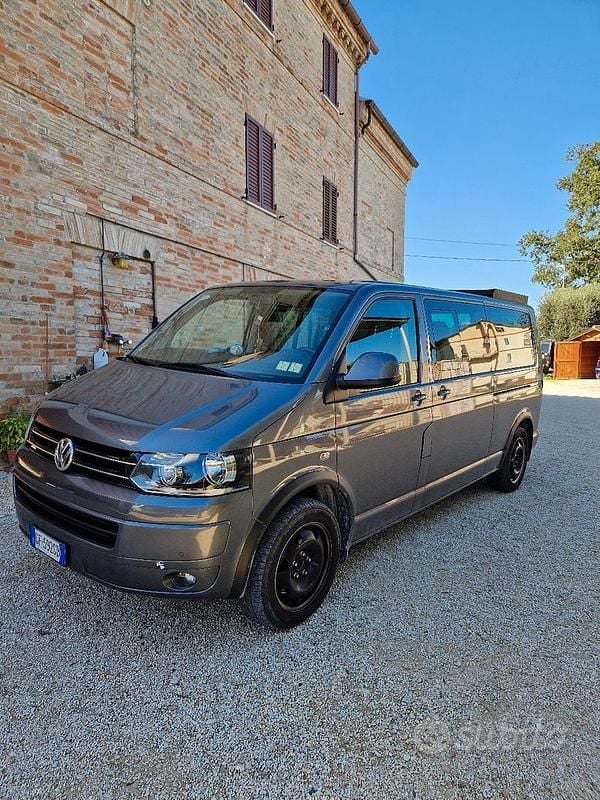 Usata VW Caravelle 150 CV (110 kW) 2010 Grigio Monovolume