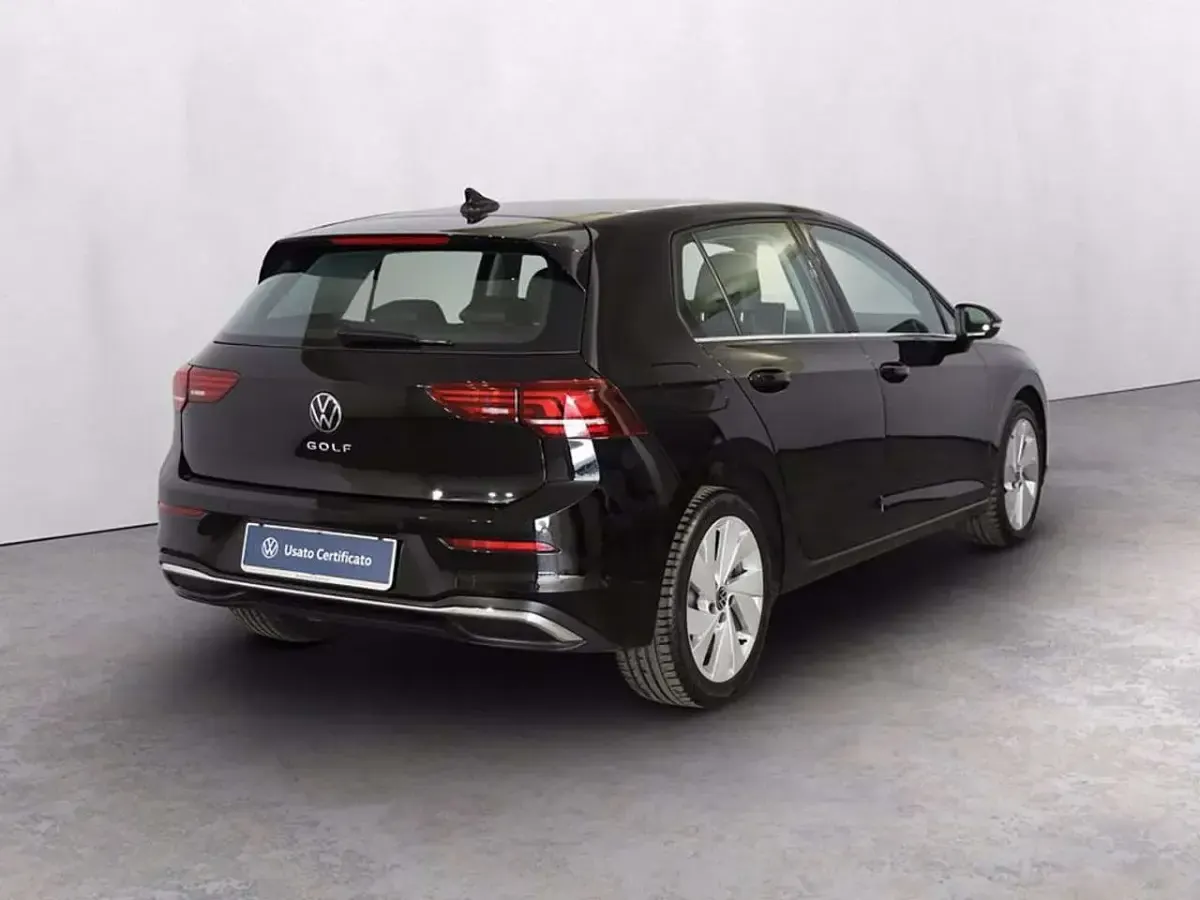 Usata VW Golf VIII Style 150 CV (110 kW) 2025 Grenadill black metallizzato Berlina