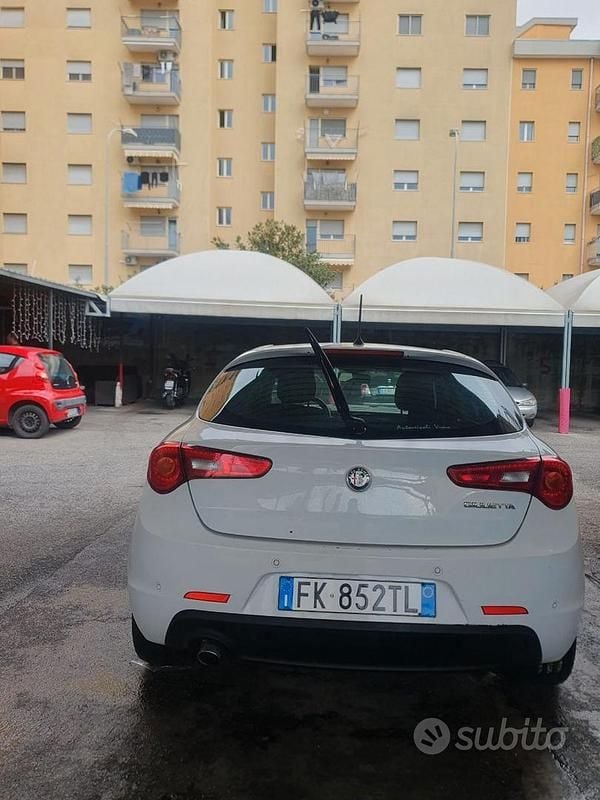 Usata Alfa Romeo Giulietta Business 120 CV (88 kW) 2017 Bianco Utilitaria