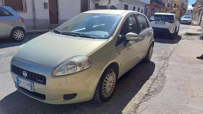 Usata Fiat Grande Punto Active 75 CV (55 kW) 2007 Oro Utilitaria
