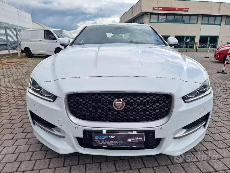 Usata Jaguar XE R-Sport 240 CV (176 kW) 2017 Bianco Berlina