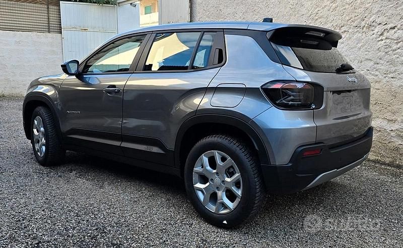 Nuova Jeep Avenger Altitude 100 CV (73 kW) 2025 Grigio SUV