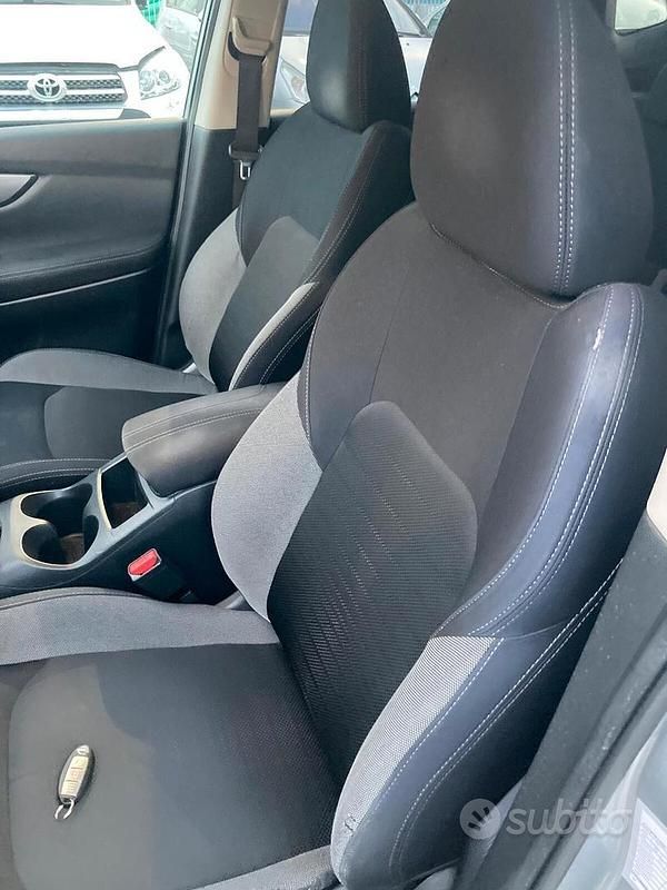 Usata Nissan Qashqai N-Connecta 110 CV (80 kW) 2017 Grigio SUV