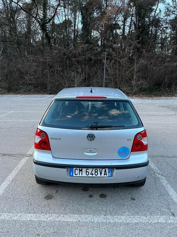 Usata VW Polo 54 CV (39 kW) 2004 Grigio Utilitaria