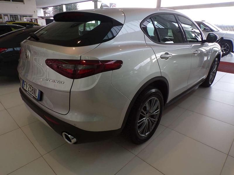 Usata Alfa Romeo Stelvio Super 201 CV (147 kW) 2019 Grigio silverstone SUV