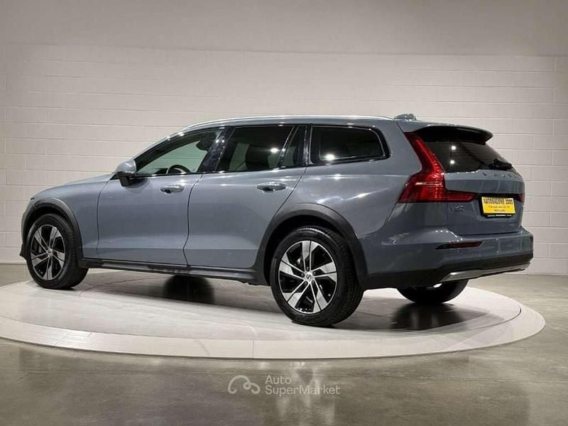 Usata Volvo V60 CC Core 197 CV (144 kW) 2023 Grigio Station wagon