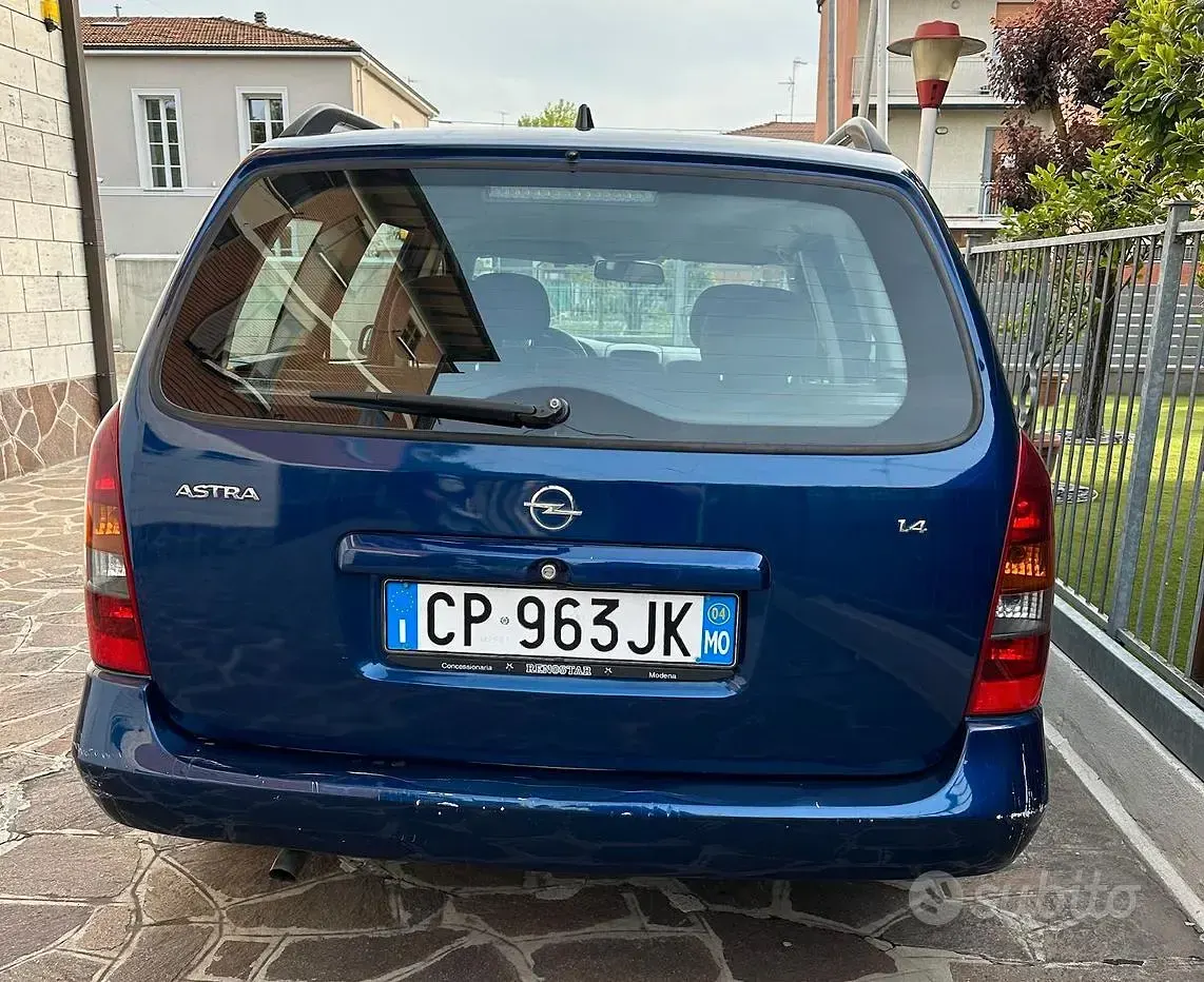 Usata Opel Astra 90 CV (66 kW) 2004 Blu Station wagon