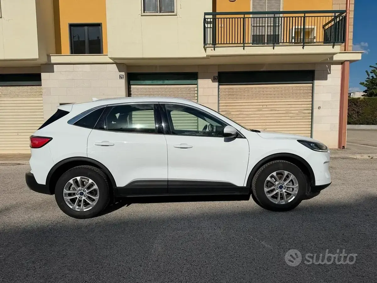 Usado Ford Kuga Business Edition 120 CV (88 kW) 2022 Blanco SUV