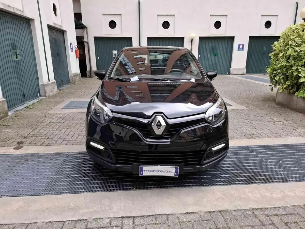 Usata Renault Captur 90 CV (66 kW) 2015 Nero pastello SUV