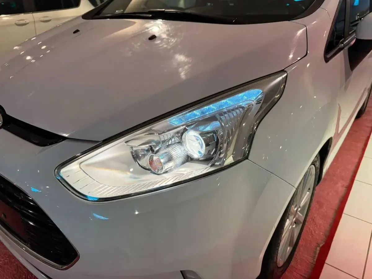 Usata Ford B-MAX 75 CV (55 kW) 2016 Bianco Monovolume