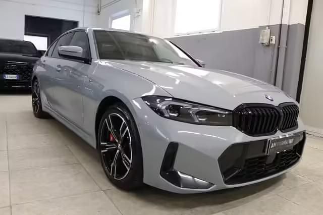 Usata BMW 320e M Sport 190 CV (139 kW) 2025 Grigio Berlina