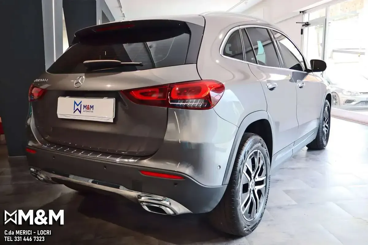 Usata Mercedes GLA200 150 CV (110 kW) 2021 Grigio montagna SUV