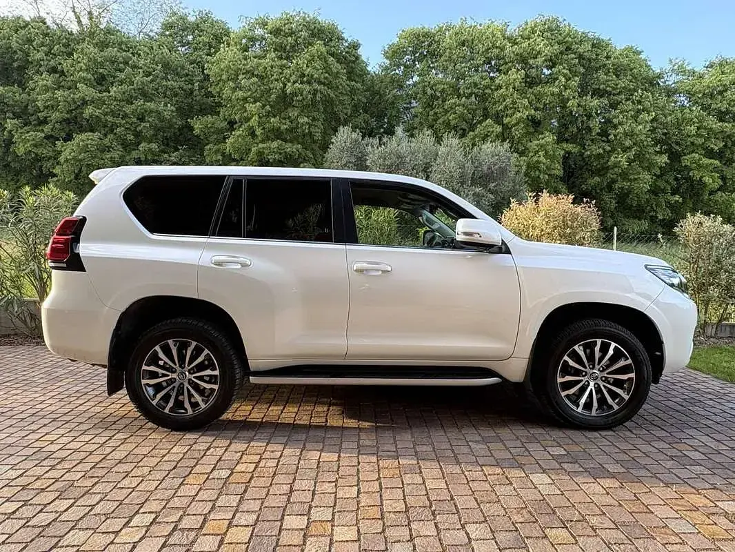 Usata Toyota Land Cruiser 177 CV (130 kW) 2020 Bianco SUV