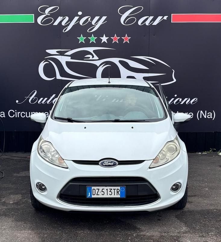 Usata Ford Fiesta Titanium 67 CV (49 kW) 2011 Bianco Utilitaria