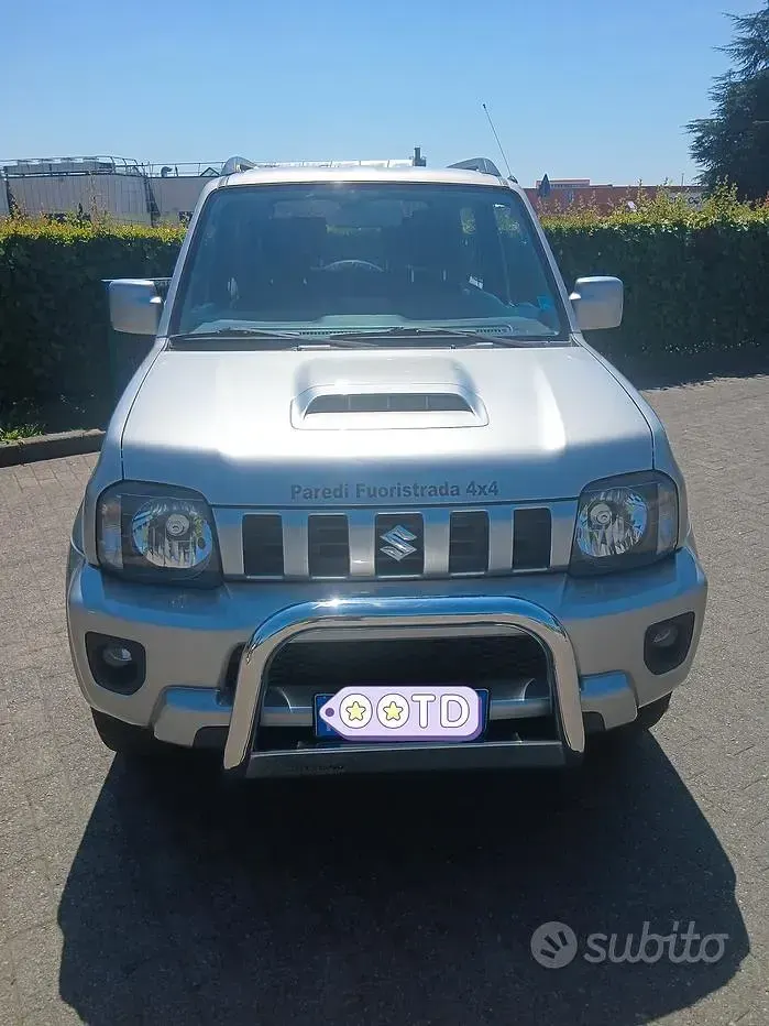 Usata Suzuki Jimny 85 CV (62 kW) 2015 Grigio SUV