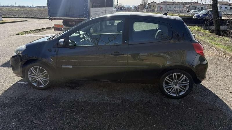 Usata Renault Clio II 75 CV (55 kW) 2011 Nero Berlina
