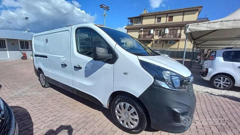 Usata Opel Vivaro 116 CV (85 kW) 2014 Bianco pastello Monovolume