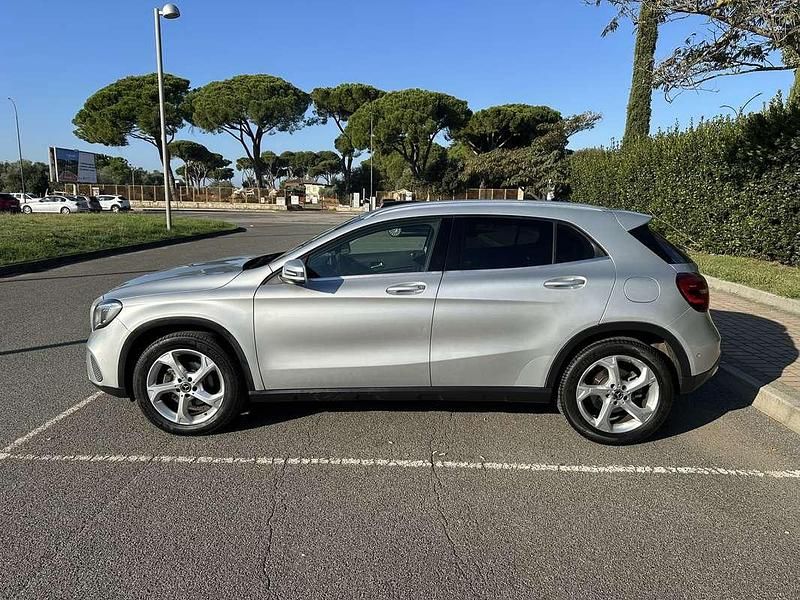 Usata Mercedes GLA200 136 CV (100 kW) 2018 Argento SUV