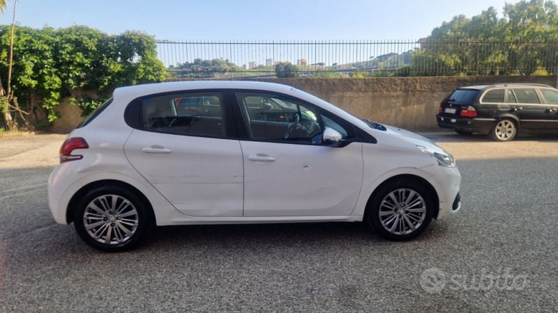 Usata Peugeot 208 82 CV (60 kW) 2016 Bianco Utilitaria