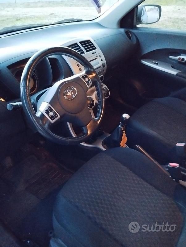 Usata Toyota Urban Cruiser 100 CV (73 kW) 2010 Berlina