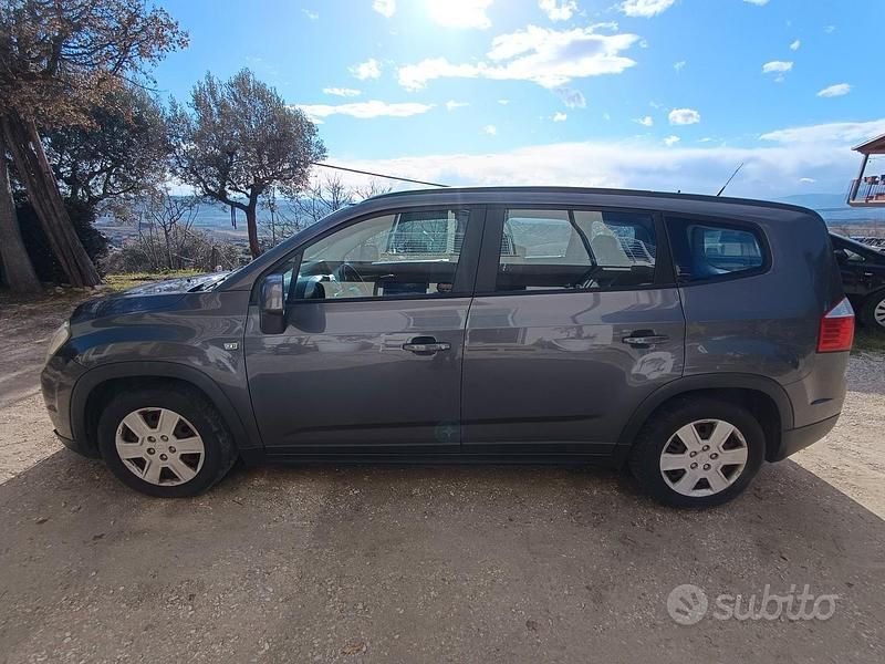 Usata Chevrolet Orlando 131 CV (96 kW) 2011 Grigio Monovolume