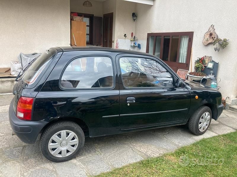 Usata Nissan Micra 54 CV (39 kW) 1997 Nero Utilitaria