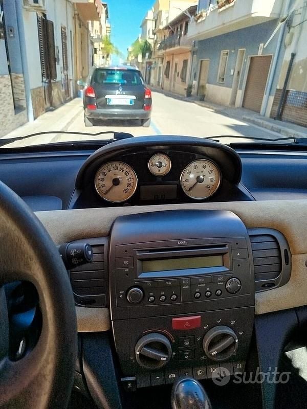 Usata Lancia Ypsilon 60 CV (44 kW) 2005 Rosso Utilitaria