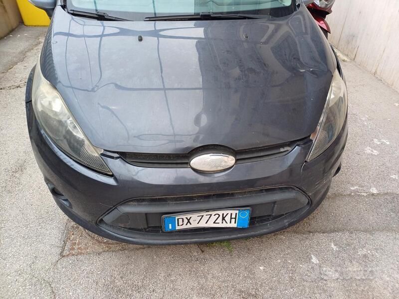 Usata 2009 Ford Fiesta Due volumi | 2000 € (Buon prezzo) - Immagine 1/2