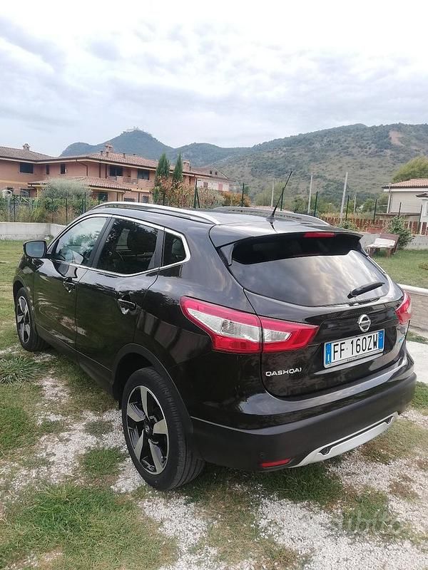 Nero Usata 2017 Nissan Qashqai SUV | 13.500 € (Molto cara) - Immagine 1/4