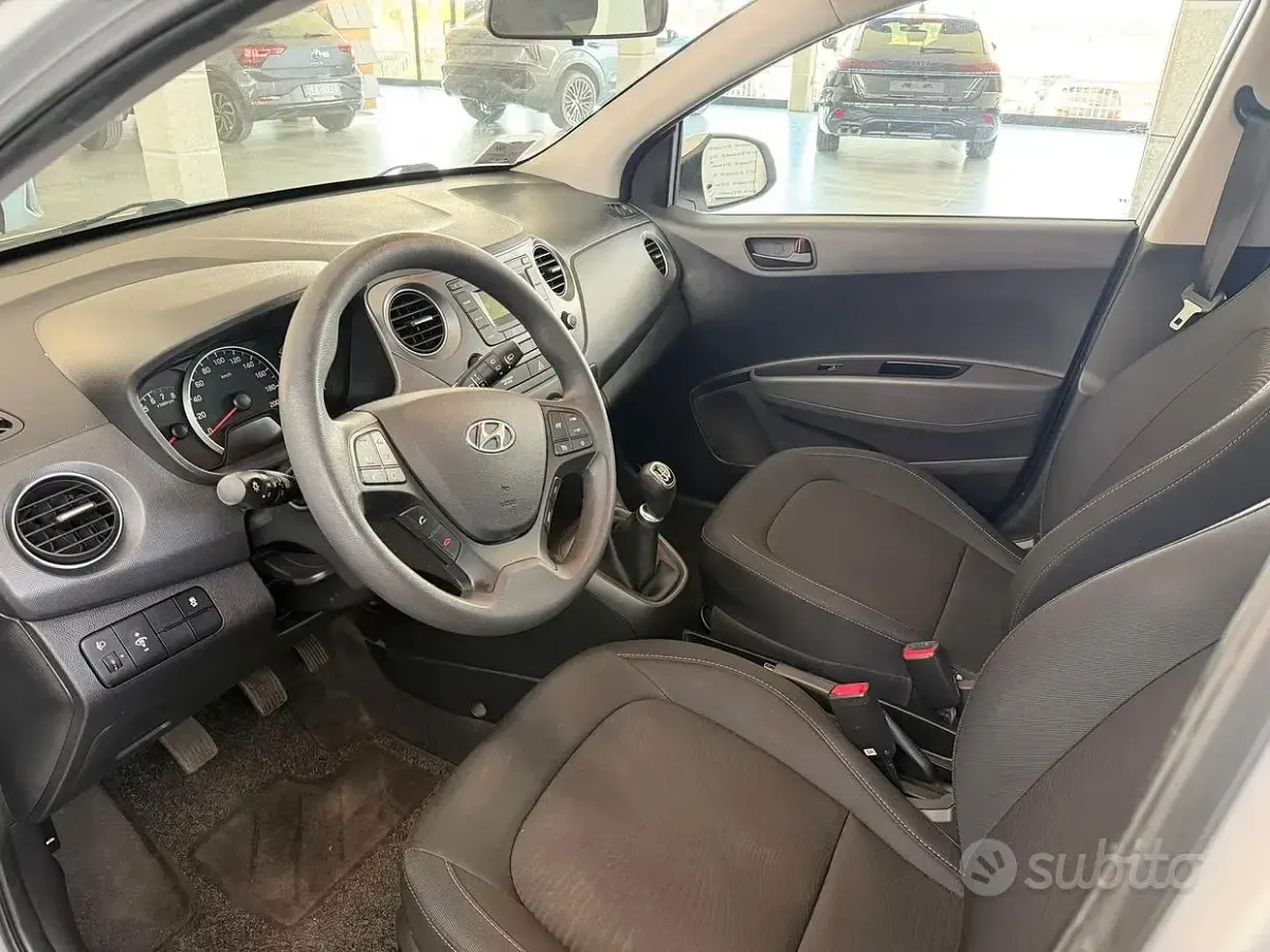 Usata Hyundai i10 Style 66 CV (48 kW) 2017 Grigio Utilitaria