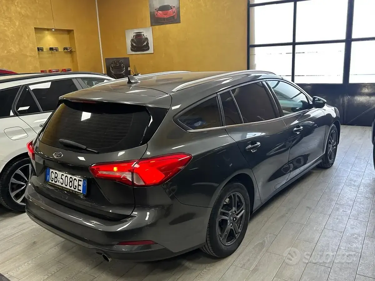 Usata Ford Focus 120 CV (88 kW) 2020 Grigio Station wagon