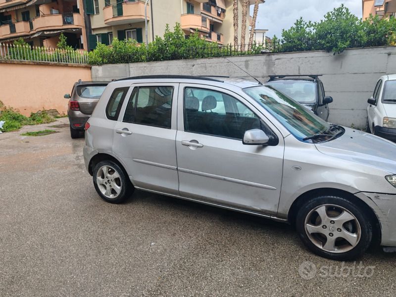 Usata Mazda 2 68 CV (50 kW) 2004 Grigio Utilitaria