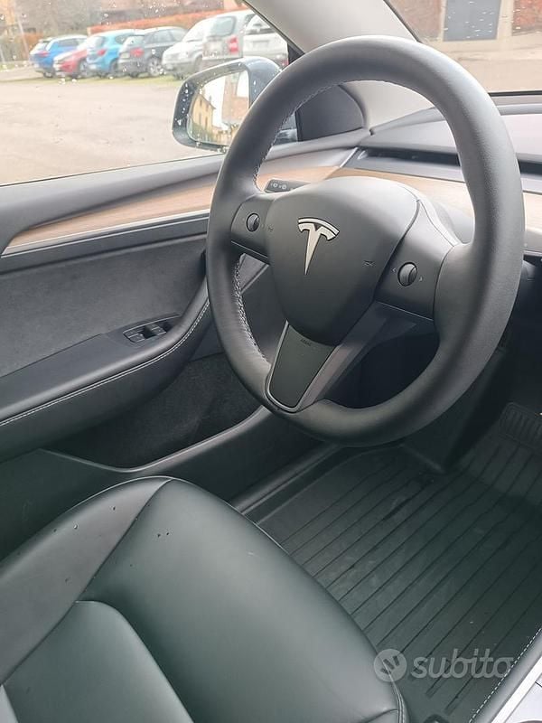Usata Tesla Model Y 378 kW (514 CV) 2022 Grigio SUV