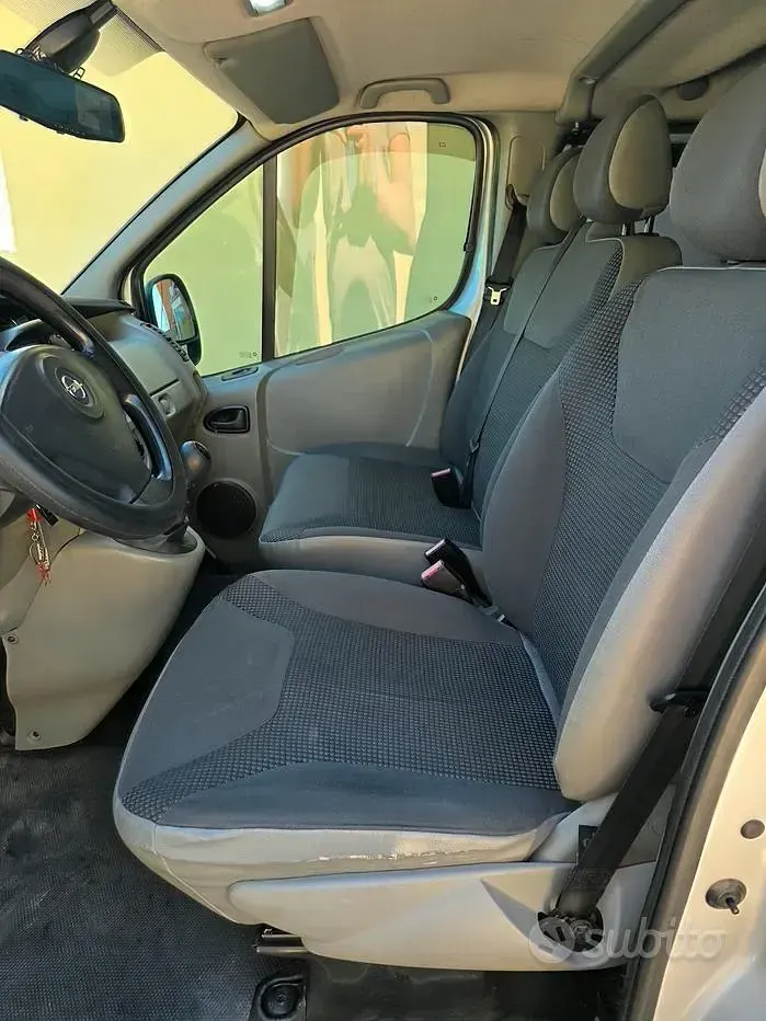 Usata Opel Vivaro 2009 Grigio Monovolume
