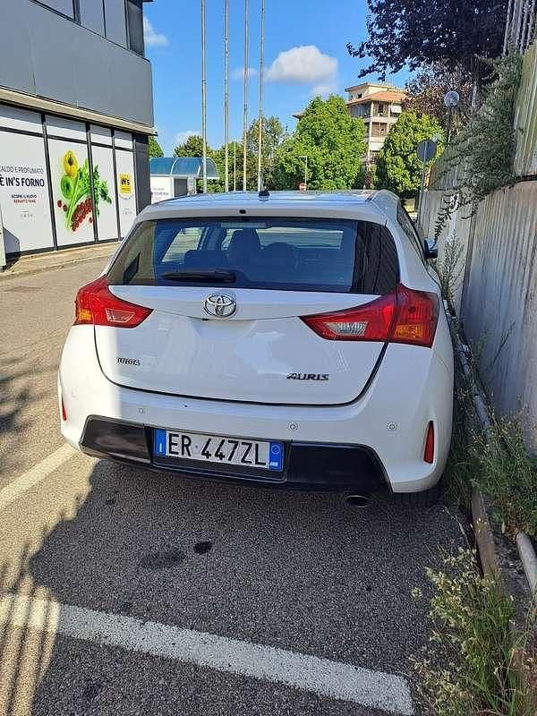 Usata Toyota Auris Lounge 124 CV (91 kW) 2013 Berlina