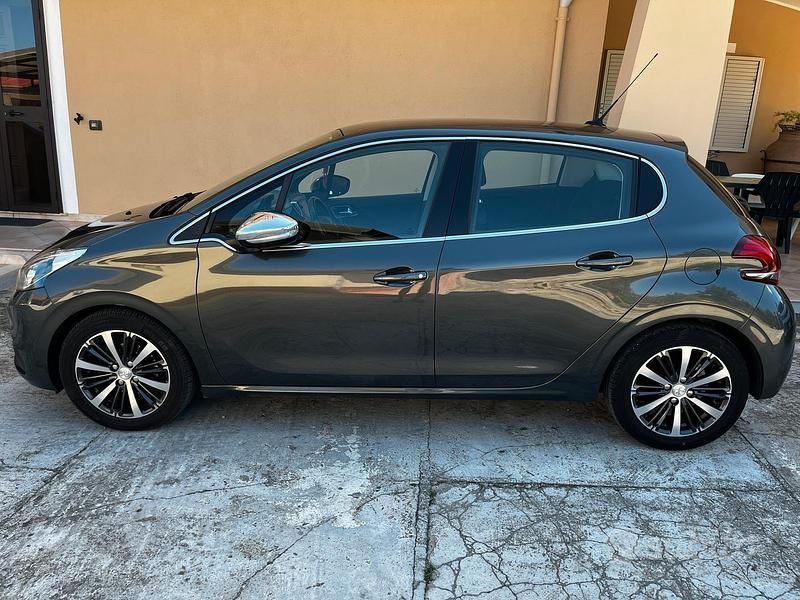 Usata Peugeot 208 75 CV (55 kW) 2017 Utilitaria