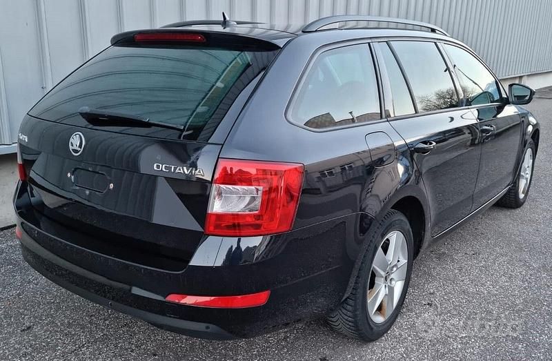 Usata Skoda Octavia Ambition 2015 Nero Utilitaria