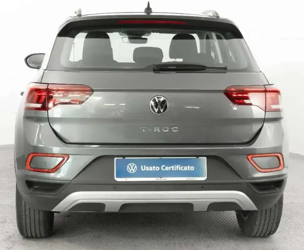 Usata VW T-Roc Life 150 CV (110 kW) 2022 Grigio SUV