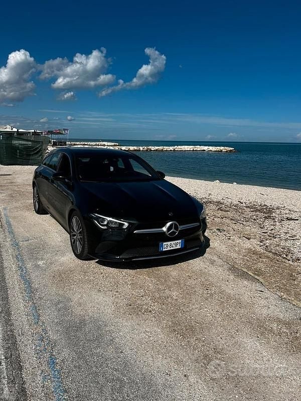 Nero Usata 2020 Mercedes CLA200 Shooting Brake Station wagon | 28.999 € (Super prezzo) - Immagine 1/4