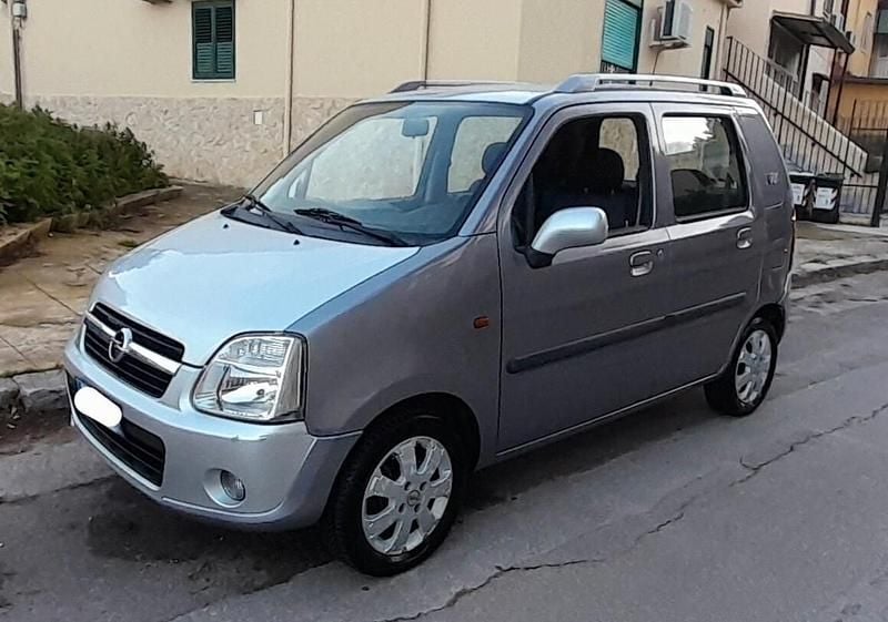 Usata Opel Agila Enjoy 69 CV (50 kW) 2005 Argento Monovolume