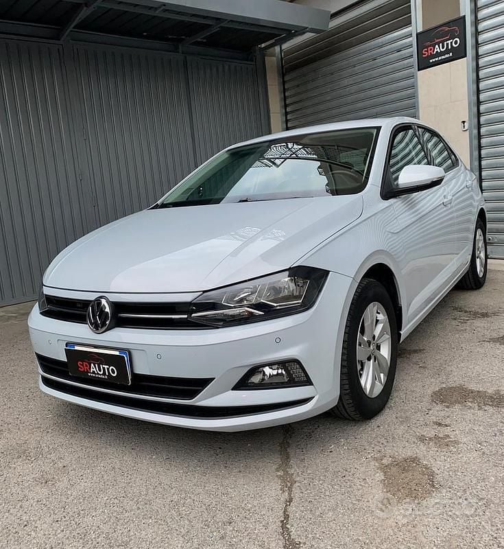 Bianco Usata 2018 VW Polo Comfortline Tre volumi | 12.900 € (Cara) - Immagine 1/4