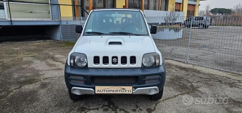 Usata Suzuki Jimny 86 CV (63 kW) 2009 Bianco SUV