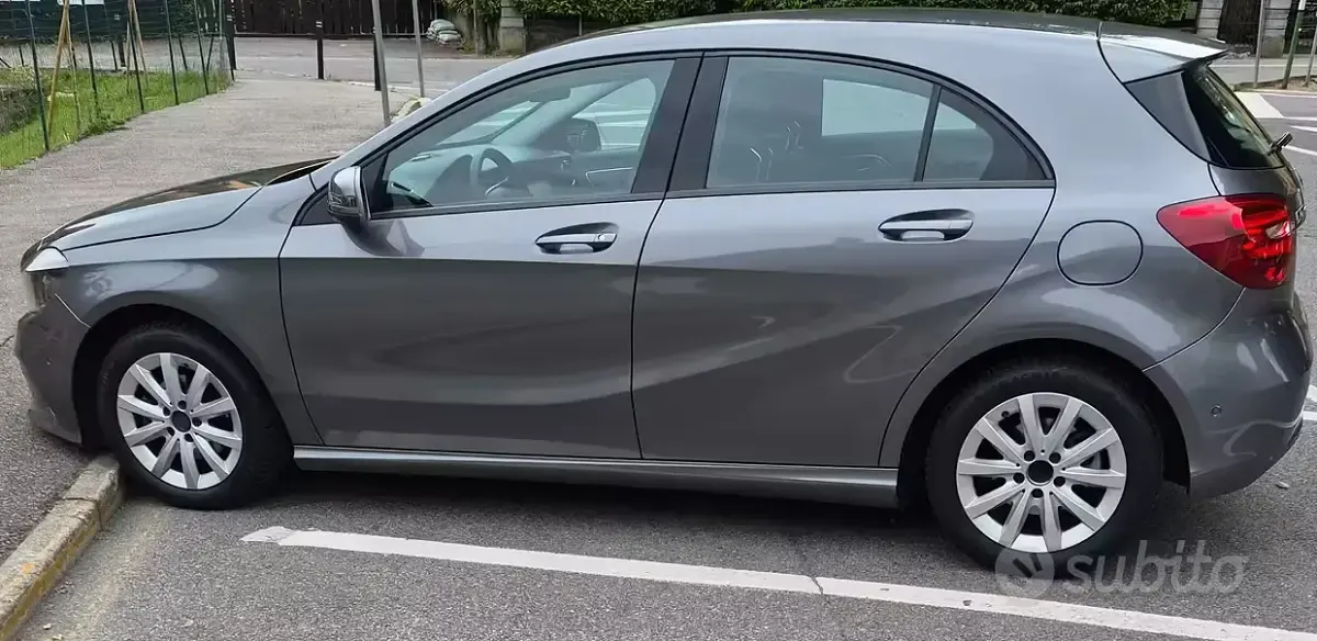 Usata Mercedes A160 102 CV (75 kW) 2016 Grigio Utilitaria