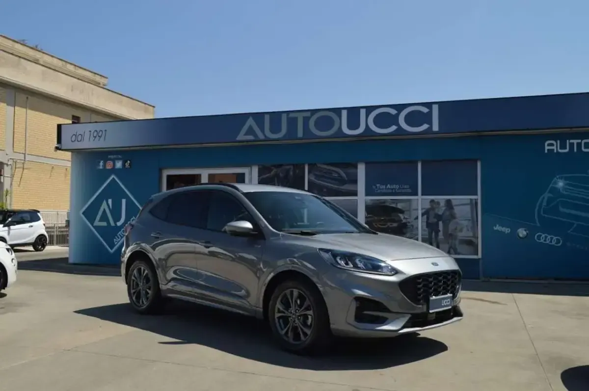 Usata Ford Kuga ST-Line 150 CV (110 kW) 2023 Solar silver SUV